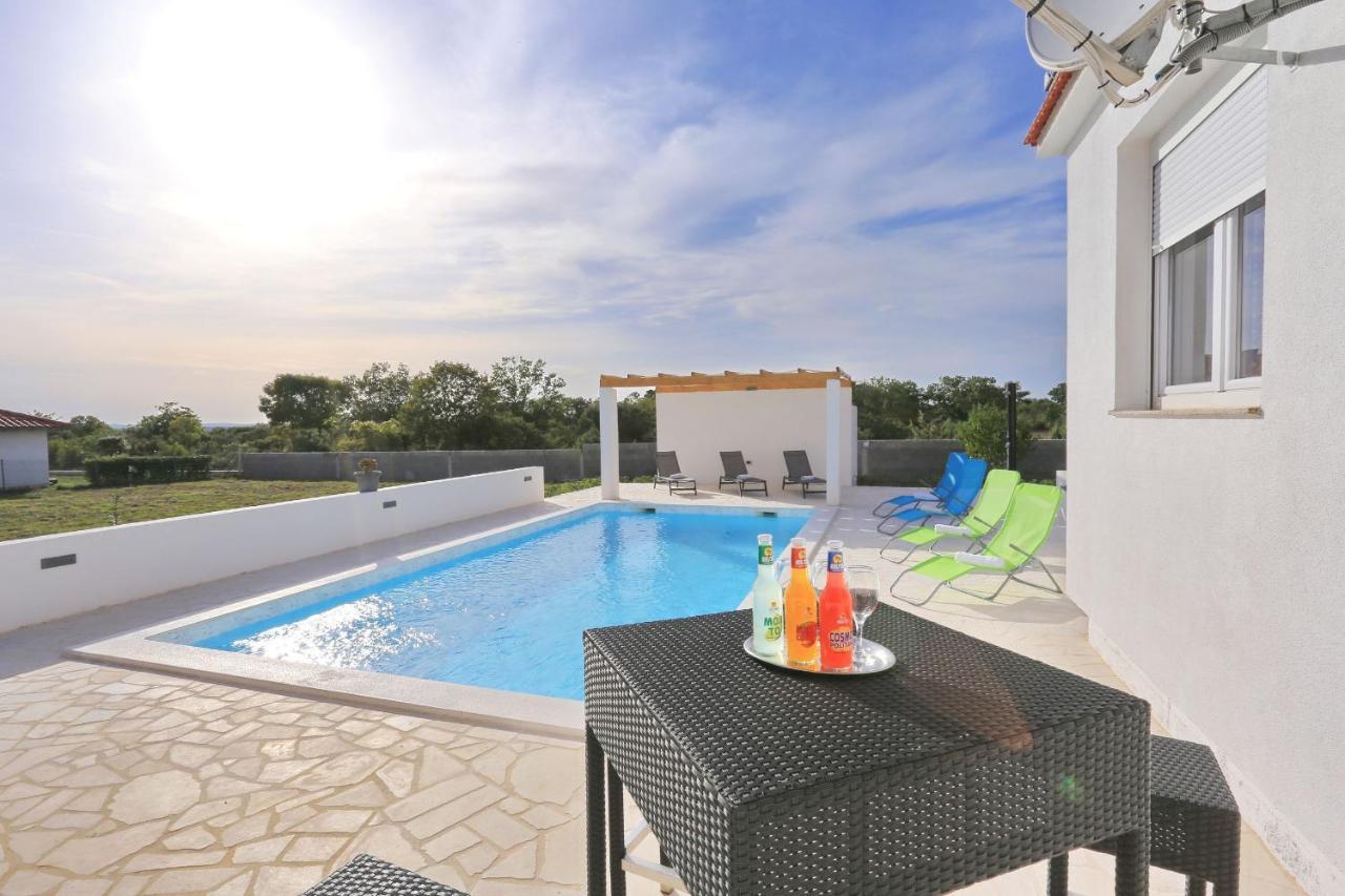 Holidayhouse Alirio With Heated Pool. Vrsi Exterior foto