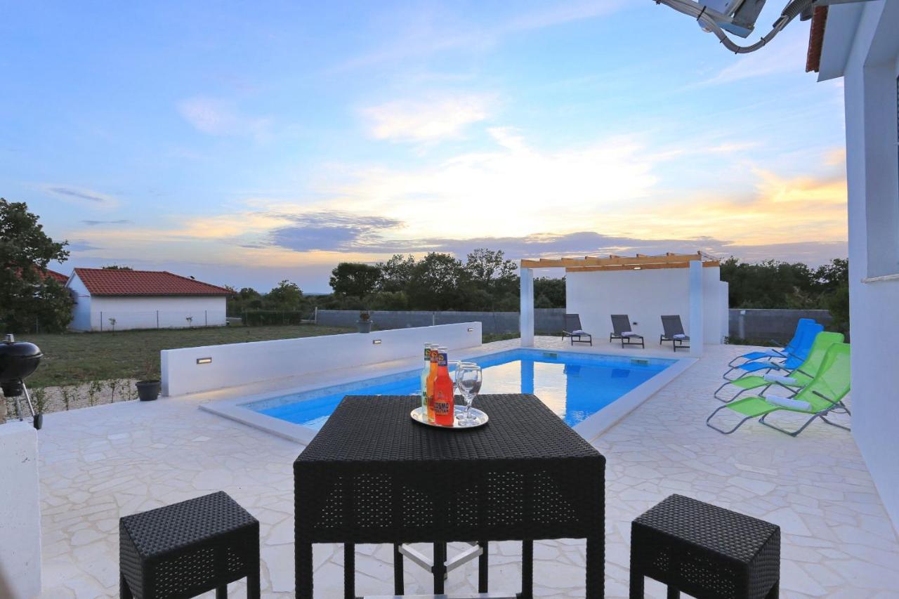 Holidayhouse Alirio With Heated Pool. Vrsi Exterior foto