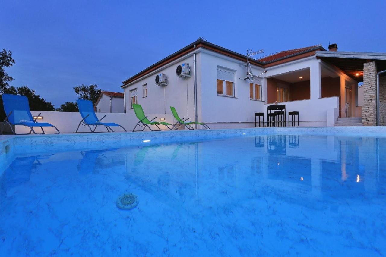 Holidayhouse Alirio With Heated Pool. Vrsi Exterior foto