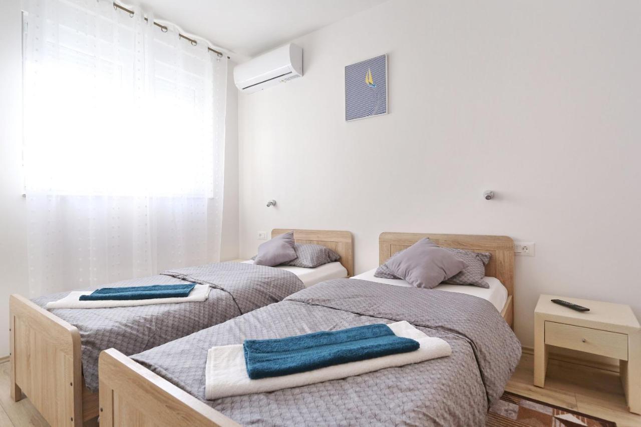 Holidayhouse Alirio With Heated Pool. Vrsi Exterior foto