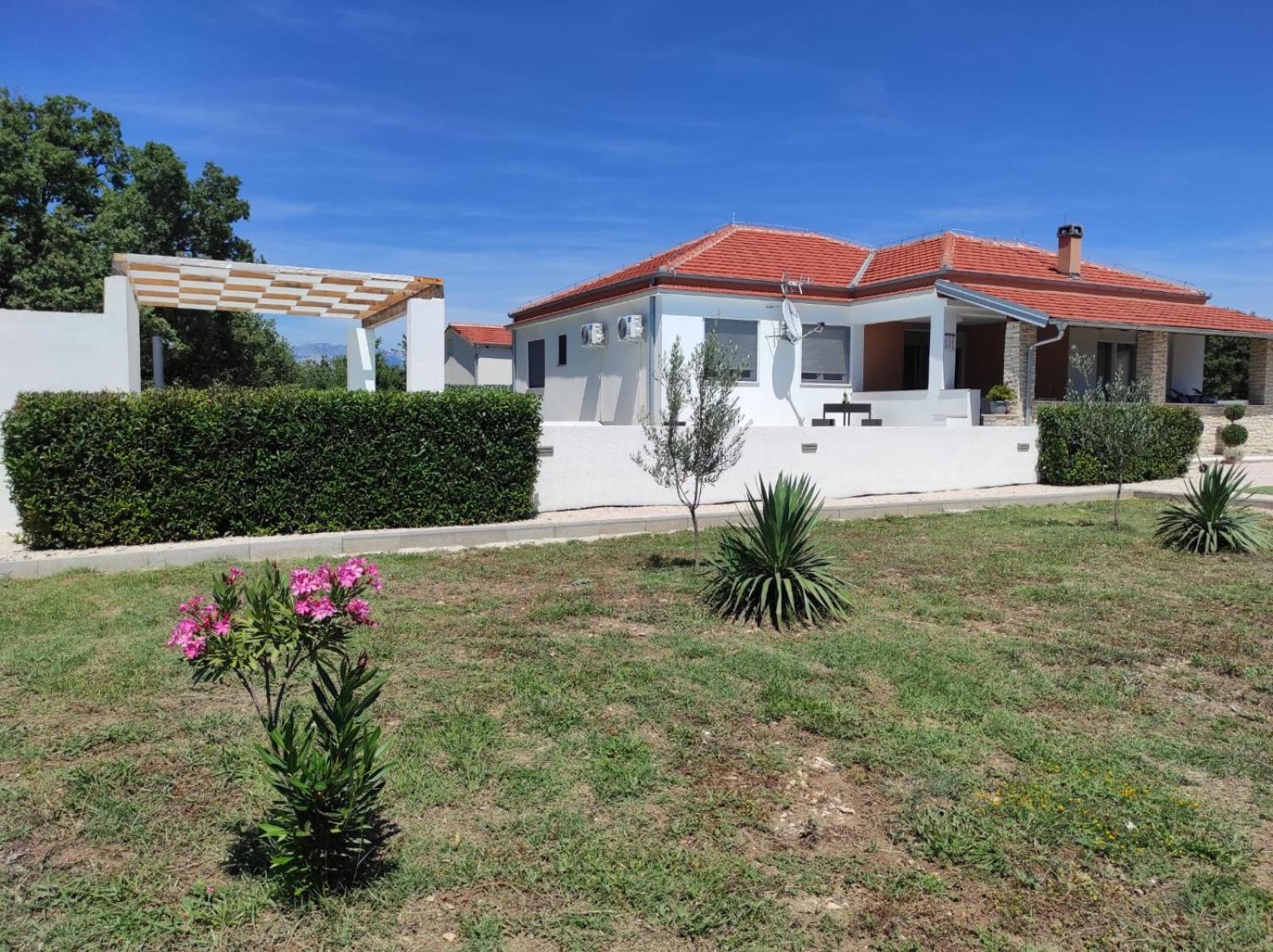 Holidayhouse Alirio With Heated Pool. Vrsi Exterior foto