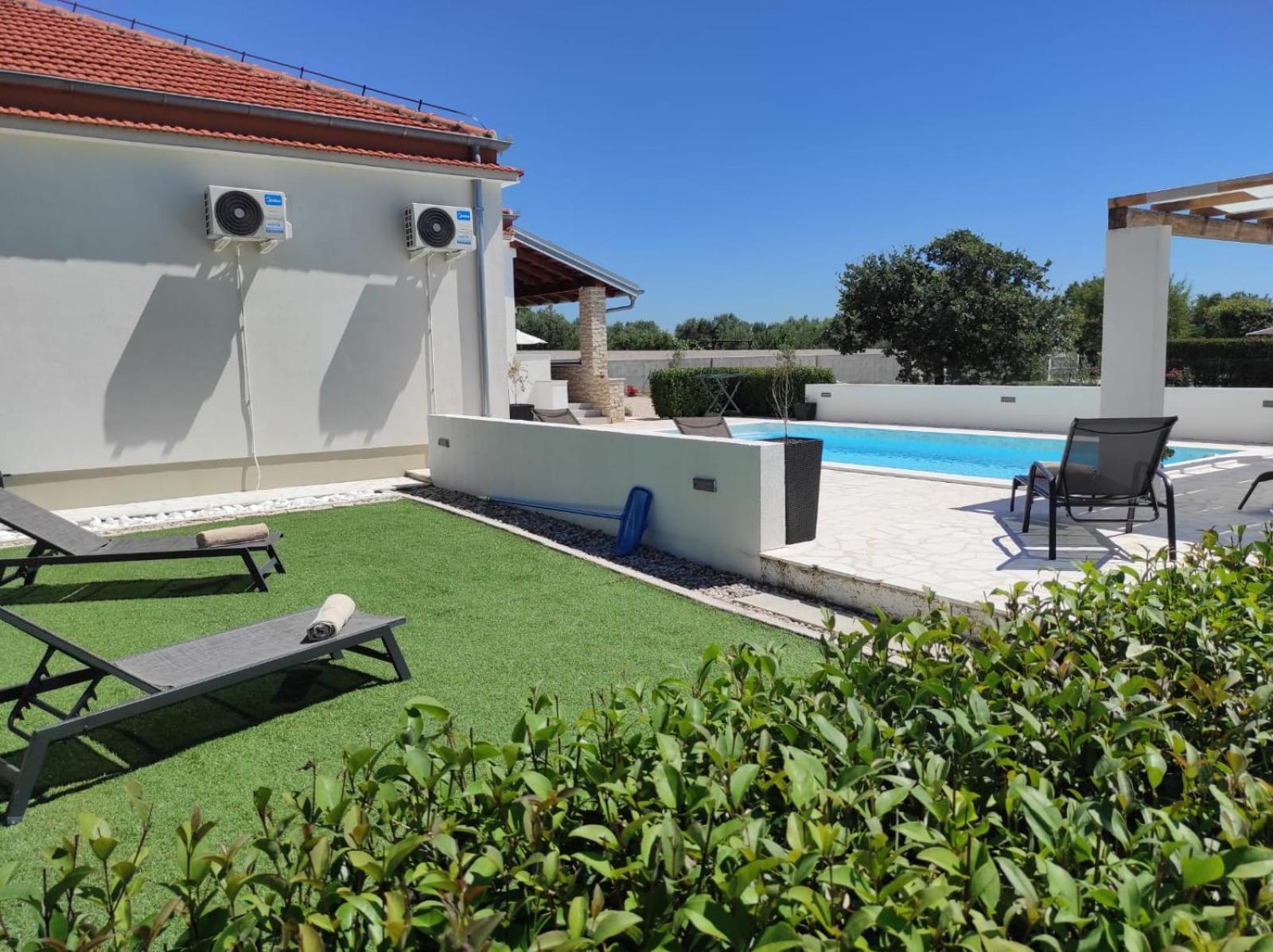 Holidayhouse Alirio With Heated Pool. Vrsi Exterior foto